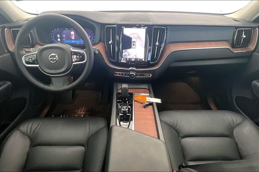 2024 Volvo XC60 B5 Plus Dark Theme