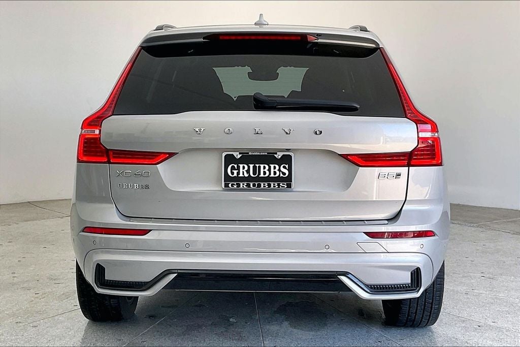 2024 Volvo XC60 B5 Plus Dark Theme