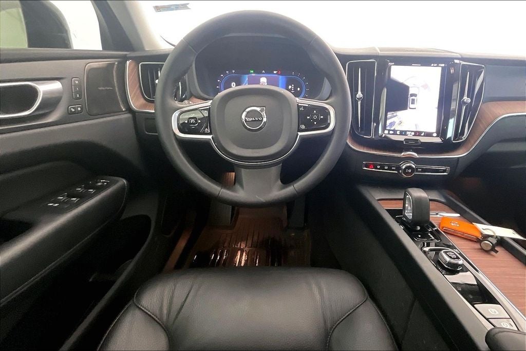 2024 Volvo XC60 B5 Plus Dark Theme