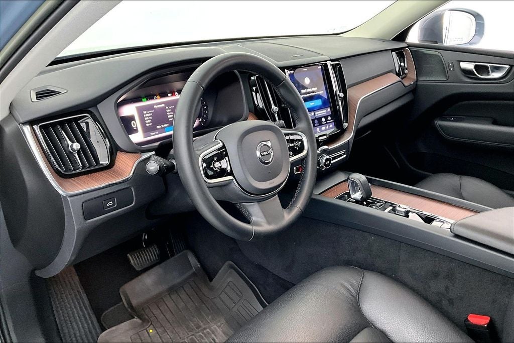 2023 Volvo XC60 B5 Plus Bright Theme