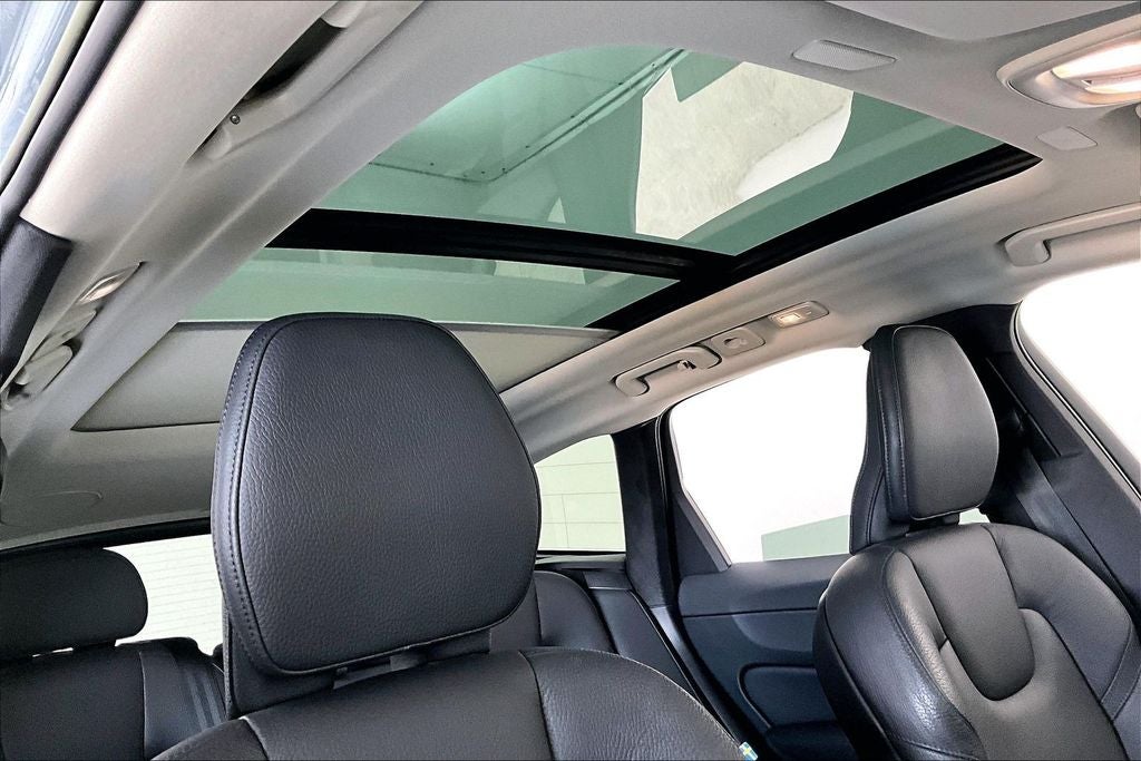 2023 Volvo XC60 B5 Plus Bright Theme