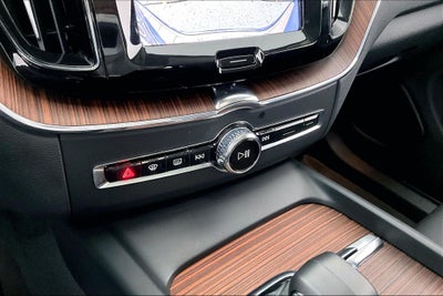 2023 Volvo XC60 B5 Plus Bright Theme