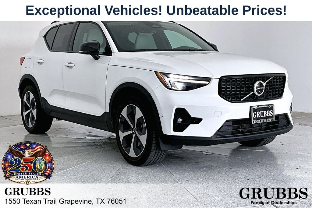 2025 Volvo XC40 B5 Plus Dark Theme