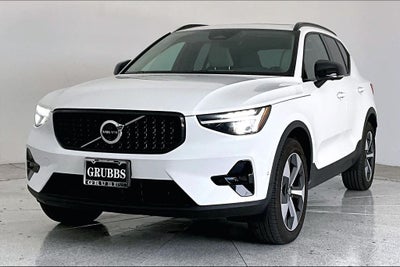 2025 Volvo XC40 B5 Plus Dark Theme
