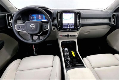 2025 Volvo XC40 B5 Plus Dark Theme