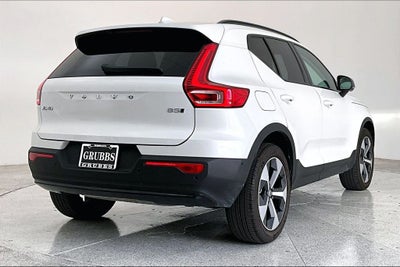 2025 Volvo XC40 B5 Plus Dark Theme
