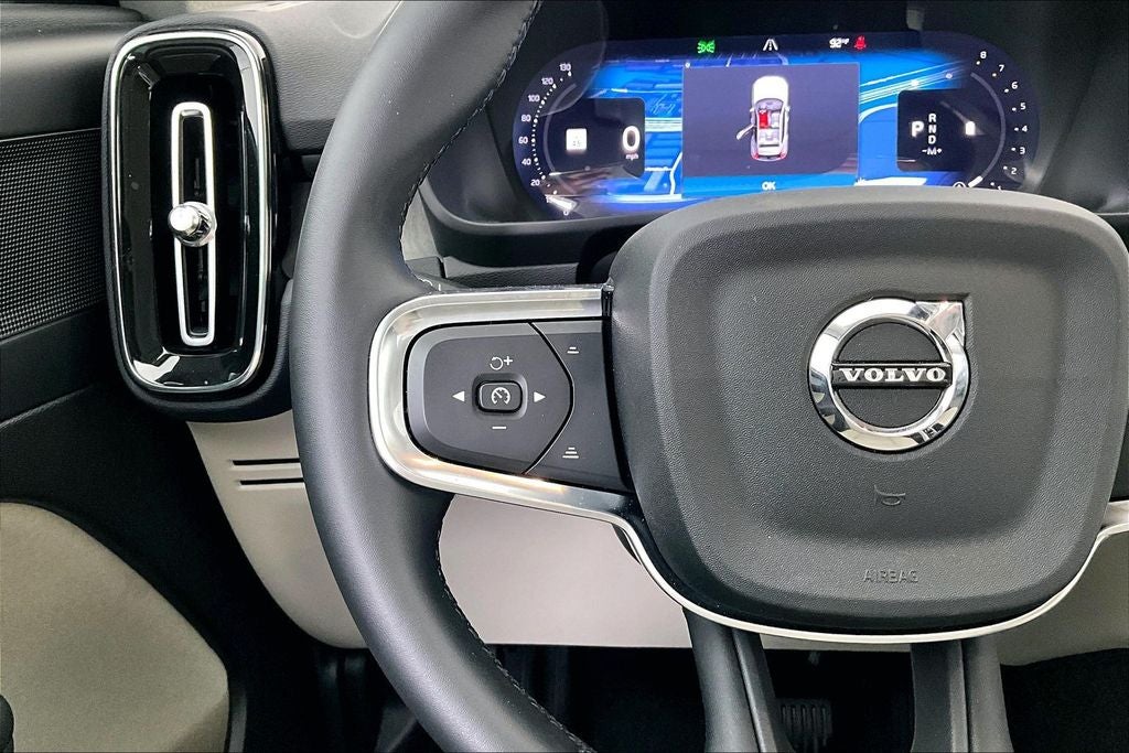 2025 Volvo XC40 B5 Plus Dark Theme