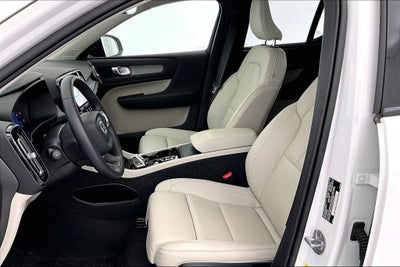 2025 Volvo XC40 B5 Plus Dark Theme