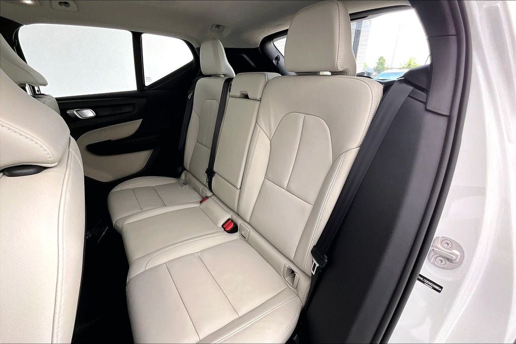 2025 Volvo XC40 B5 Plus Dark Theme