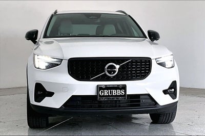 2025 Volvo XC40 B5 Plus Dark Theme