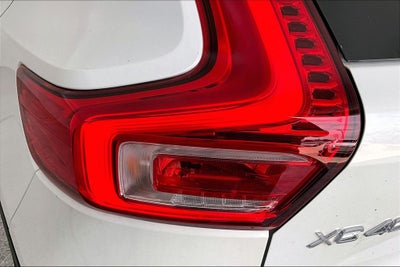 2025 Volvo XC40 B5 Plus Dark Theme
