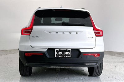 2025 Volvo XC40 B5 Plus Dark Theme