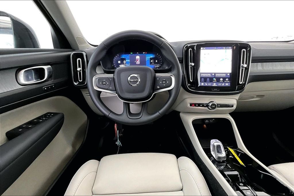 2025 Volvo XC40 B5 Plus Dark Theme