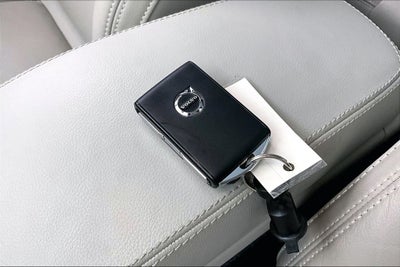 2024 Volvo XC40 B5 Plus Dark Theme