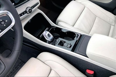 2024 Volvo XC40 B5 Plus Dark Theme