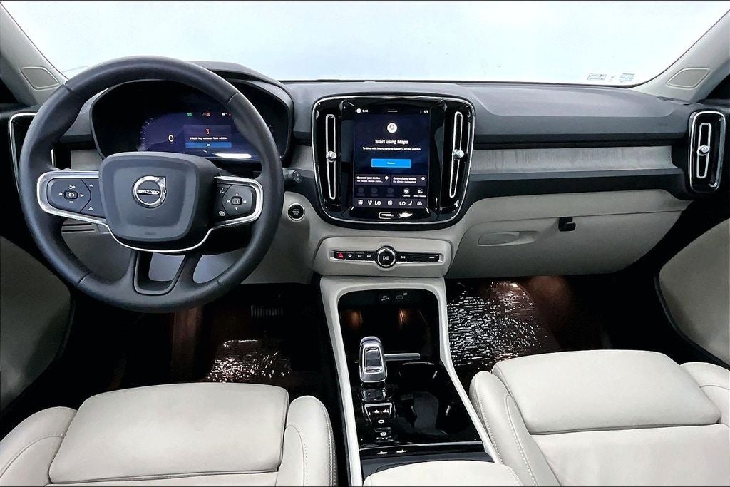 2024 Volvo XC40 B5 Plus Dark Theme