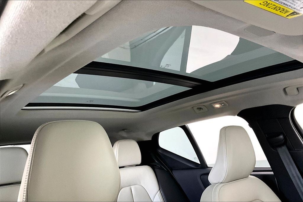 2024 Volvo XC40 B5 Plus Dark Theme