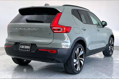 2024 Volvo XC40 B5 Plus Dark Theme