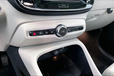 2024 Volvo XC40 B5 Plus Dark Theme