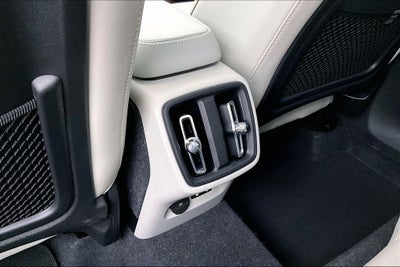 2024 Volvo XC40 B5 Plus Dark Theme