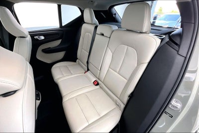 2024 Volvo XC40 B5 Plus Dark Theme