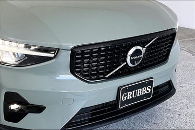 2024 Volvo XC40 B5 Plus Dark Theme
