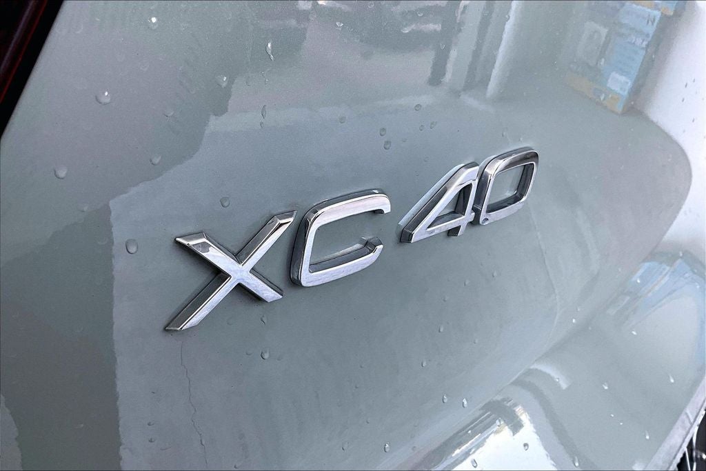 2024 Volvo XC40 B5 Plus Dark Theme