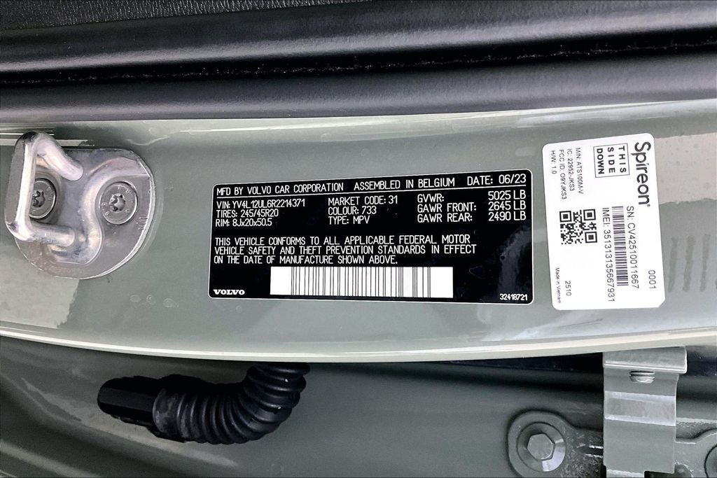 2024 Volvo XC40 B5 Plus Dark Theme