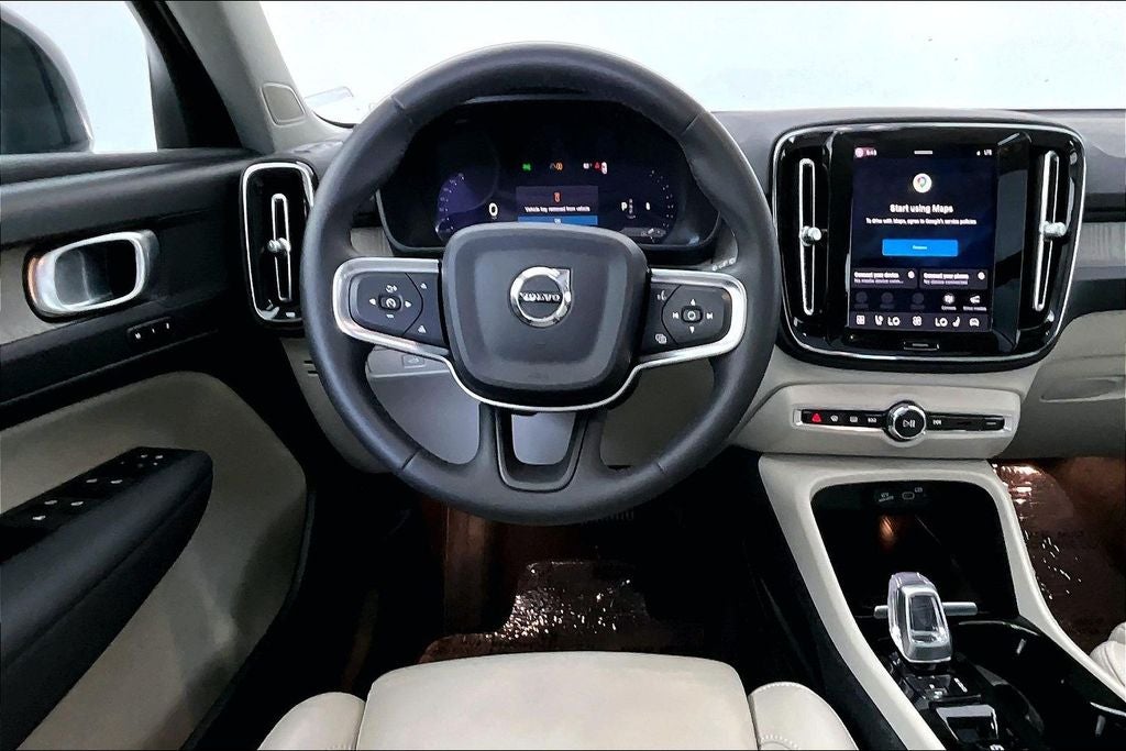 2024 Volvo XC40 B5 Plus Dark Theme