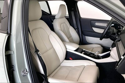 2024 Volvo XC40 B5 Plus Dark Theme