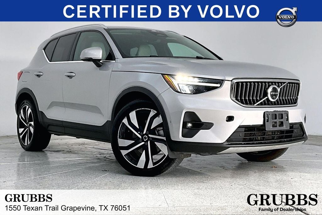 2023 Volvo XC40 B5 Plus Bright Theme