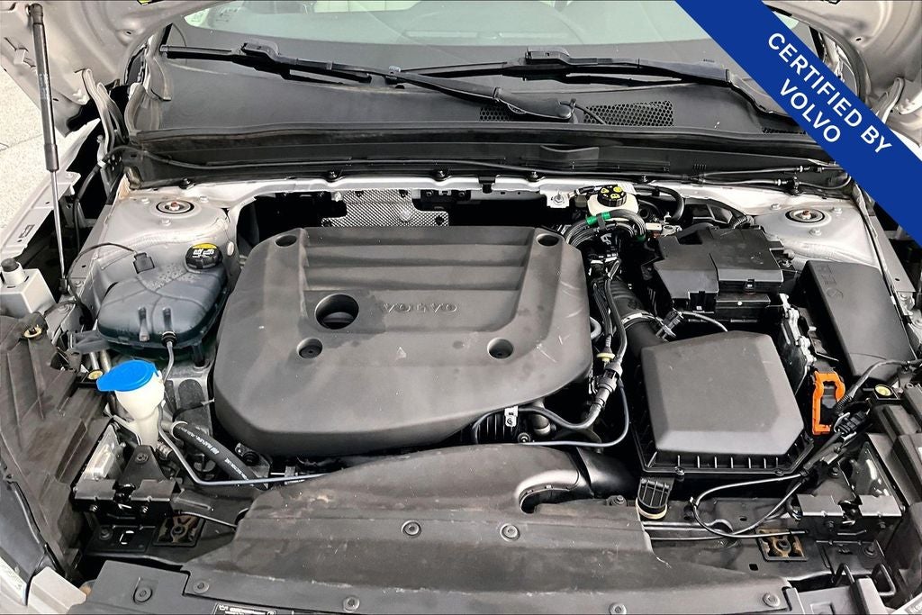 2023 Volvo XC40 B5 Plus Bright Theme