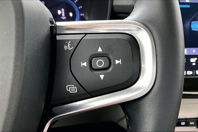 2023 Volvo XC40 B5 Plus Bright Theme