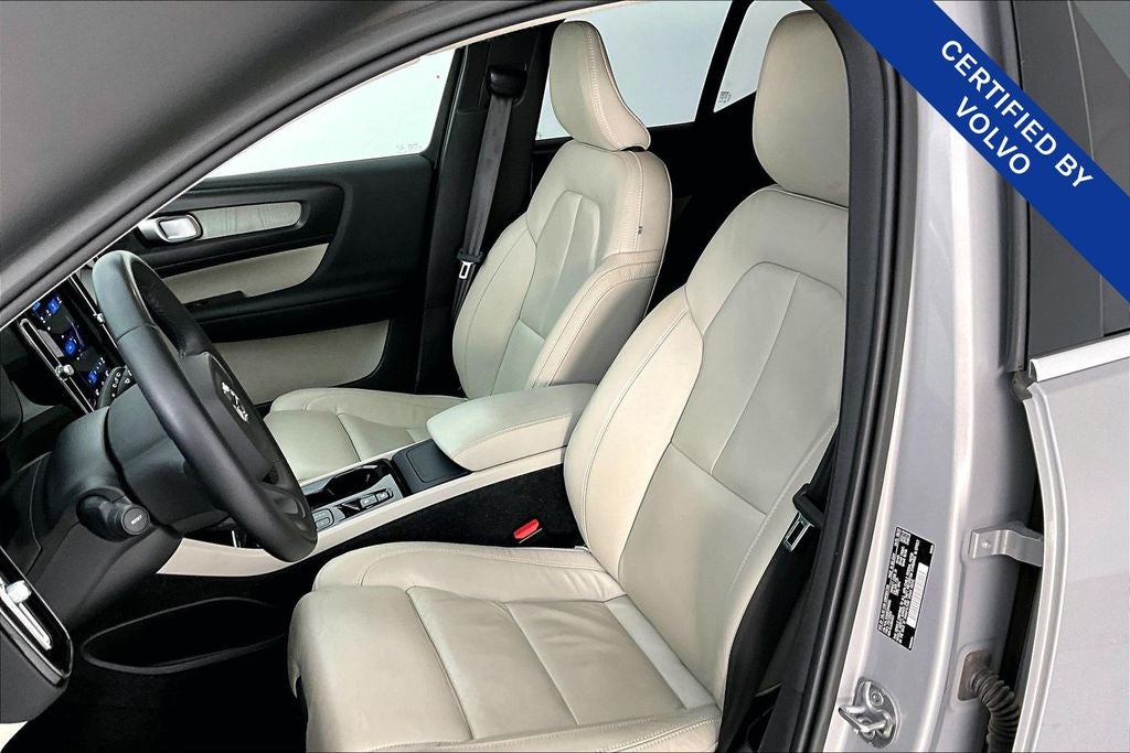 2023 Volvo XC40 B5 Plus Bright Theme