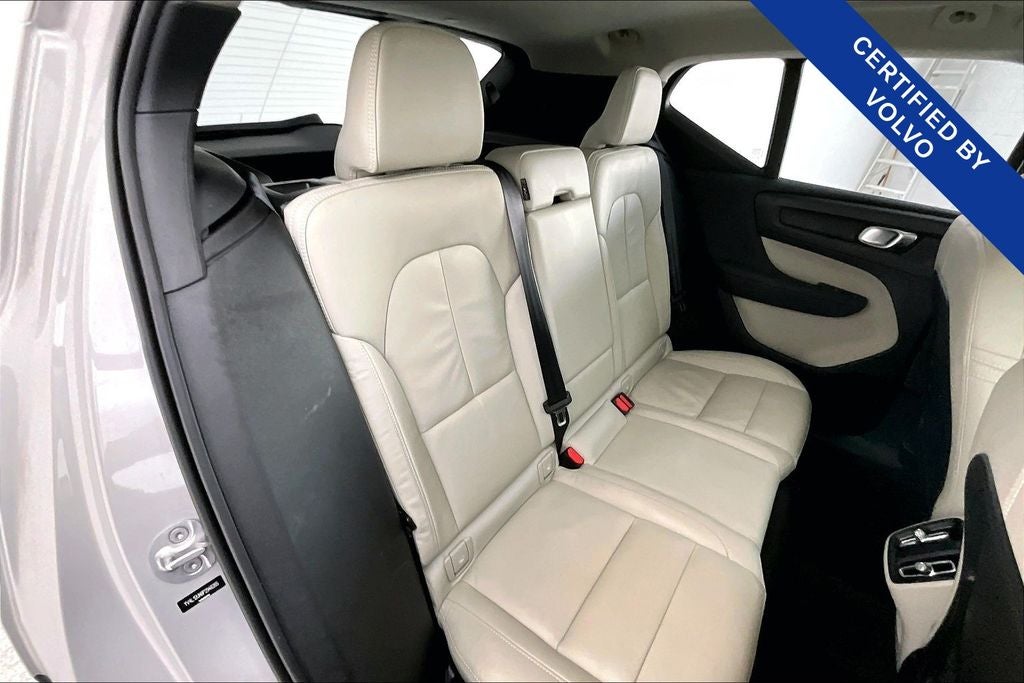 2023 Volvo XC40 B5 Plus Bright Theme