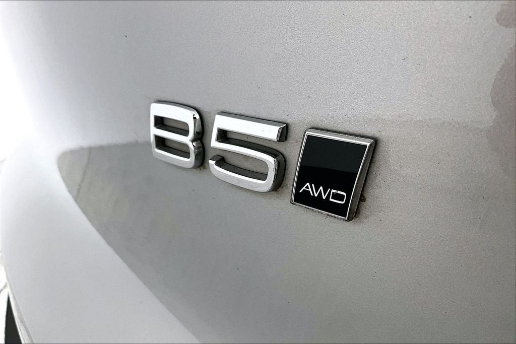 2023 Volvo XC40 B5 Plus Bright Theme