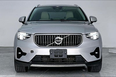 2023 Volvo XC40 B5 Plus Bright Theme