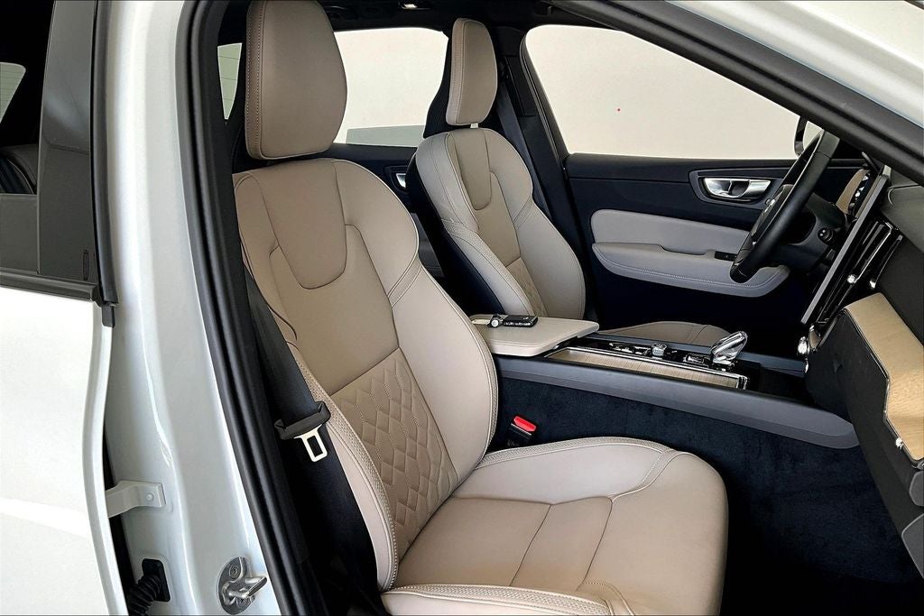 2026 Volvo XC60 B5 Plus