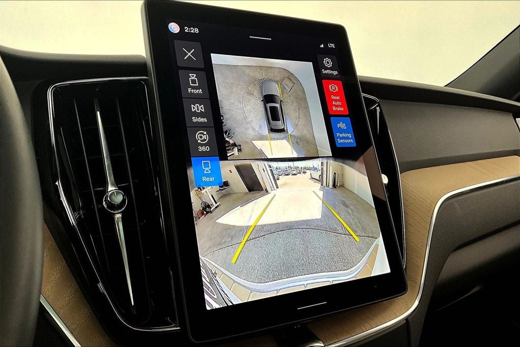 2026 Volvo XC60 B5 Plus