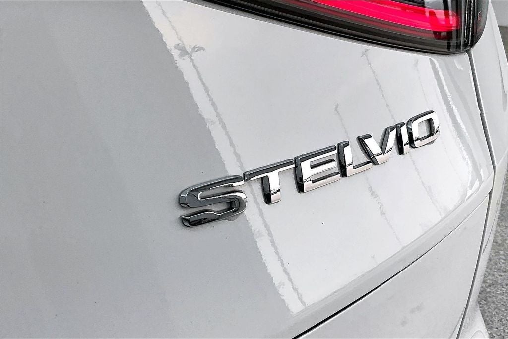 2025 Alfa Romeo Stelvio Veloce