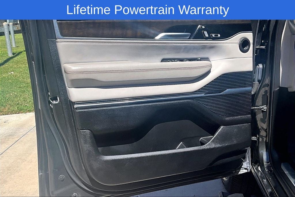 2023 Jeep Grand Wagoneer Base