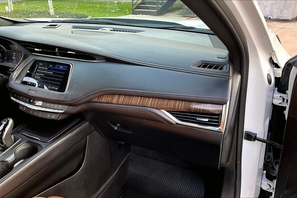 2022 Cadillac XT4 Premium Luxury