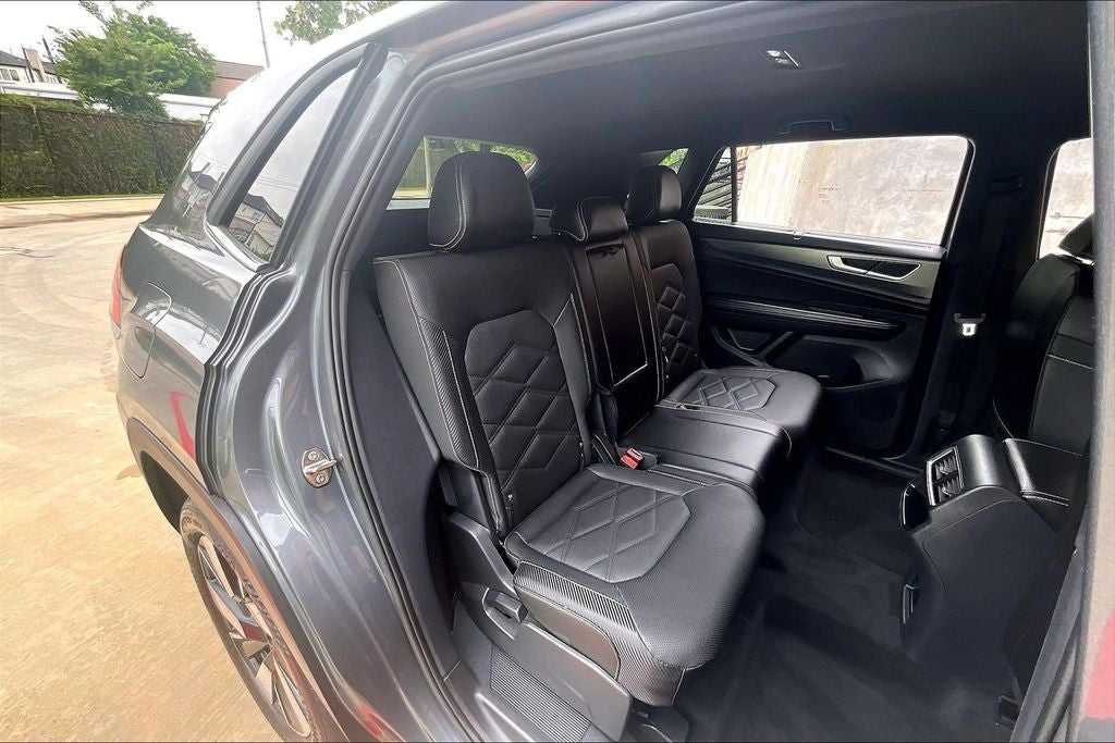 2025 Volkswagen Atlas Cross Sport 2.0T SE w/Technology