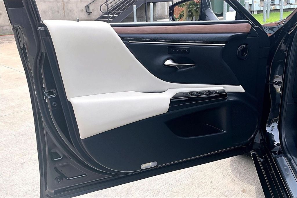 2025 Lexus ES 300h