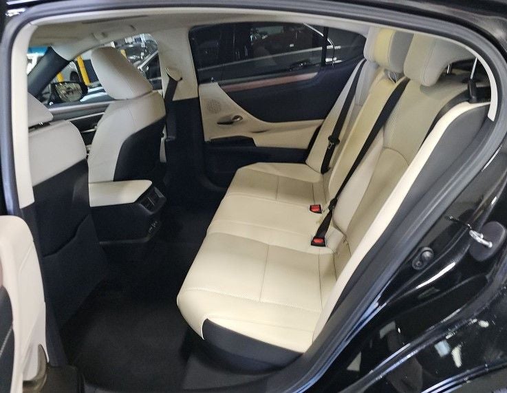 2025 Lexus ES 300h