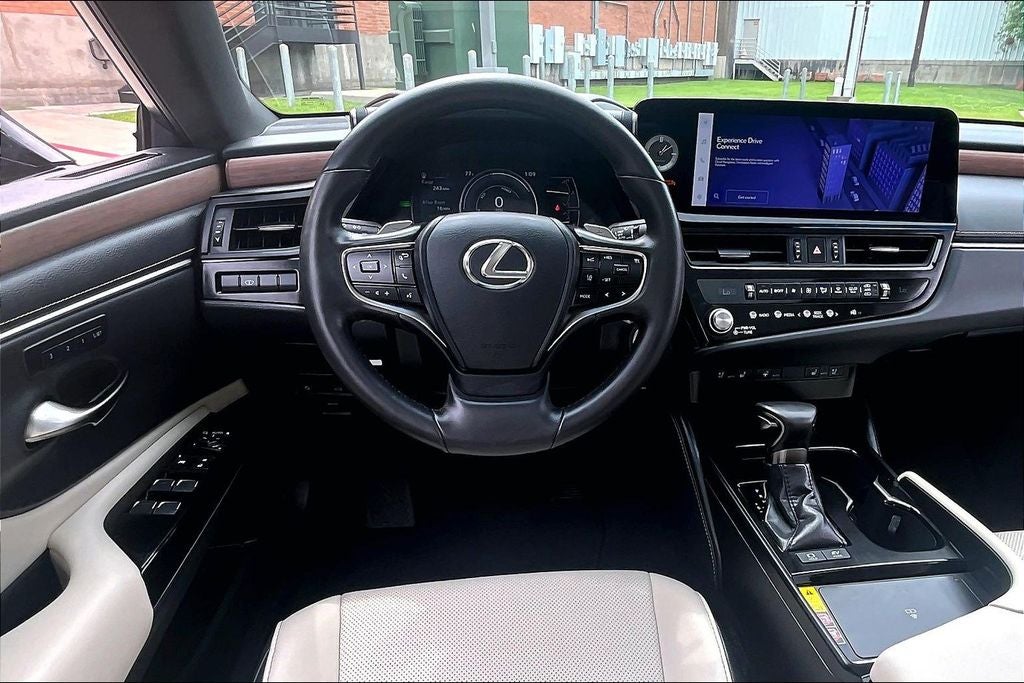 2025 Lexus ES 300h