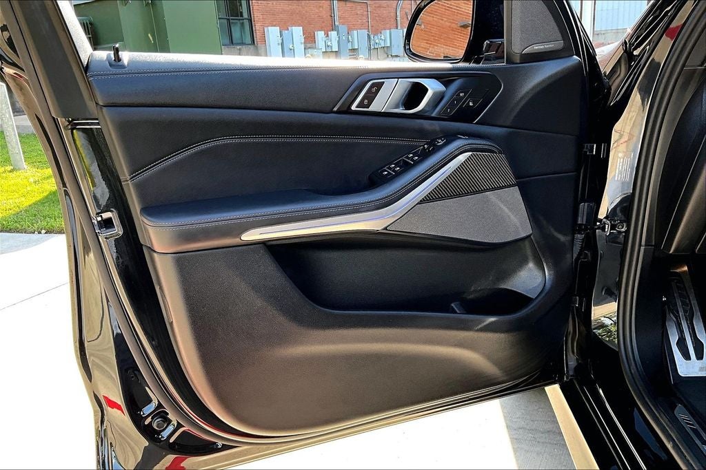2024 BMW X5 M60i