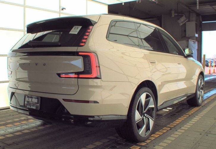 2025 Volvo EX90 Twin Motor Performance Ultra 7-Seater