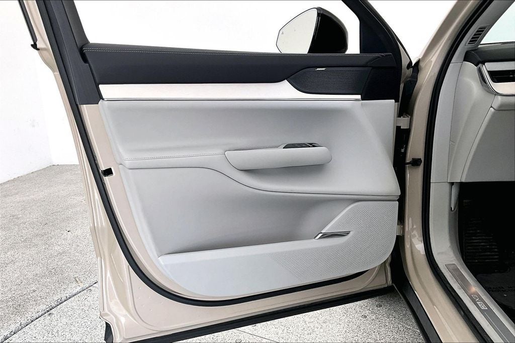 2025 Volvo EX90 Twin Motor Plus 6-Seater