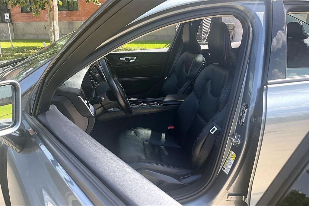 2020 Volvo S60 T5 Momentum